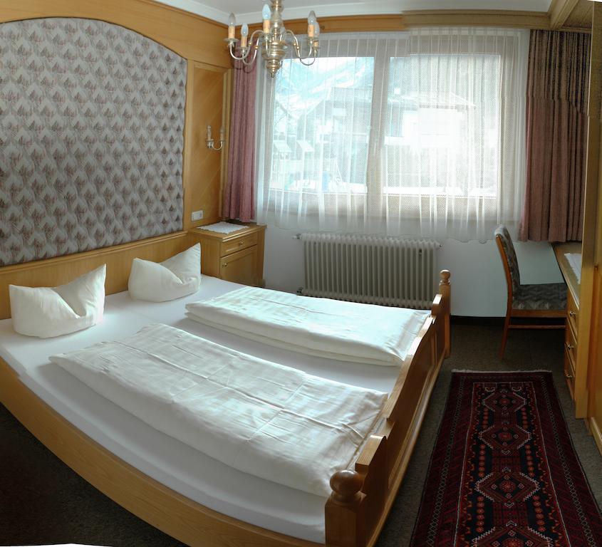 Hotel Garni Jennewein Mayrhofen Zimmer foto